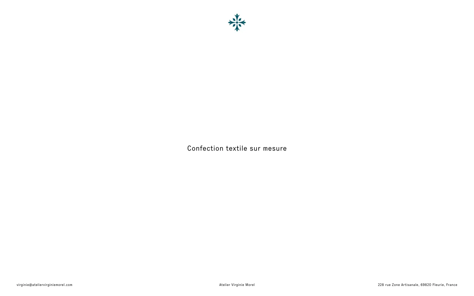 Page d'introduction du site de l'Atelier Virginie Morel : le sigle et «Confection textile sur mesure»